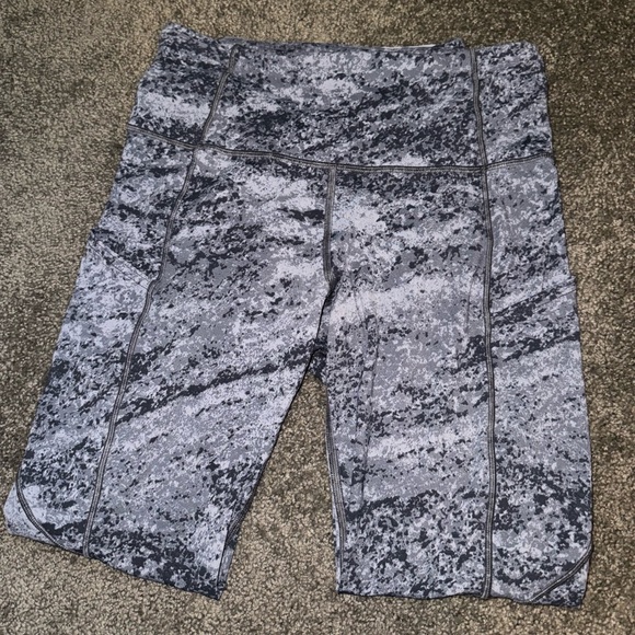 Lululemon leggings with pockets - Picture 4 of 6